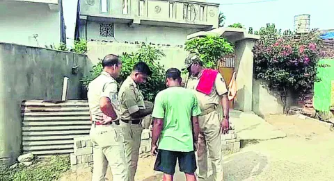 యువకుడి దారుణ హత్య 