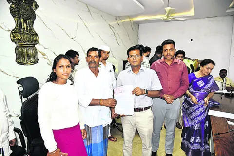 రిమాండ్‌ ఖైదీ కుటుంబానికి ఆర్థిక సాయం 
