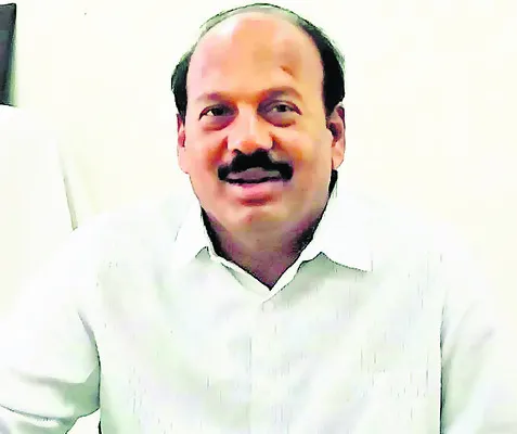 అధికారుల అరెస్టులు అప్రజాస్వామికం 