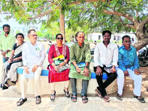 రైతు ఆత్మహత్యలపై చర్యలేవీ..? 