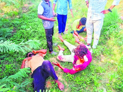 కుప్పకూలిన  ఉపాధి వేతనదారుడు 