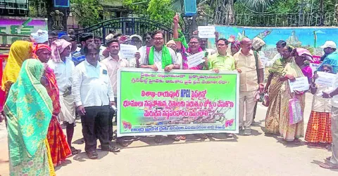 రైతుల భూములు పోకుండా పైప్‌లైన్‌ వేయాలి