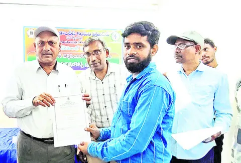 సర్టిఫికెట్ల ప్రదానం