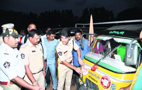 ప్రయాణికుల భద్రతకు ప్రాధాన్యం 