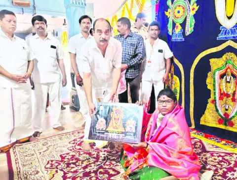 శ్రీవారి సన్నిధిలో కలెక్టర్‌ 
