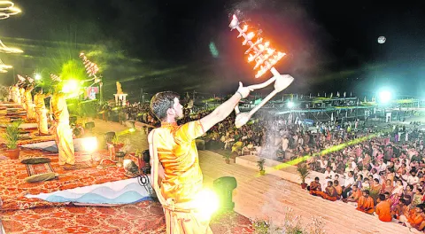 సరస్వతి నదిలో మూడోరోజు లక్షన్నర మంది స్నానాలు