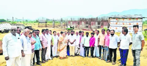 ప్రాజెక్టుల పనుల్లో పురోగతి ఏదీ? 