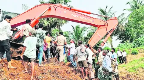 మట్టి తవ్వకాలపై కన్నెర్ర 