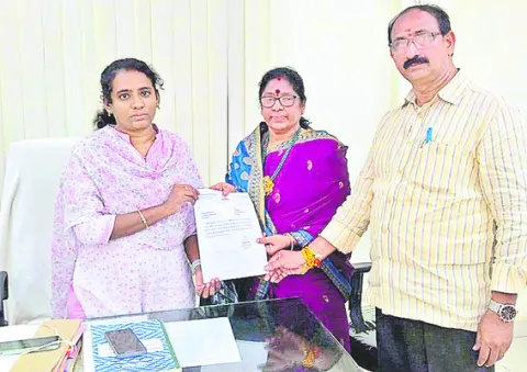 మున్సిపల్‌ చైర్‌పర్సన్‌ రాజీనామా ఉపసంహరణ