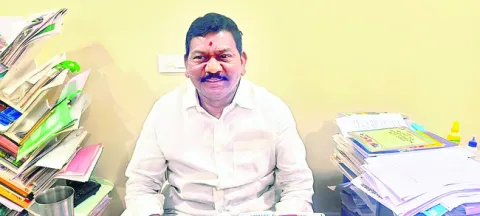 రాష్ట్రంలో ఐఏఎస్‌లు, ఐపీఎస్‌లకే రక్షణ కరువు 
