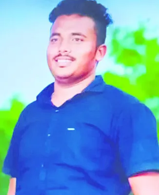 రైలు నుంచి జారిపడి యువకుడి మృతి 