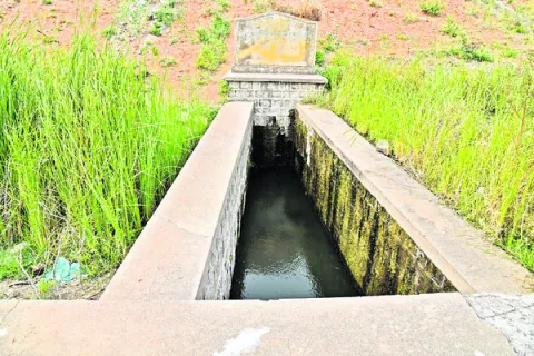 నీరు 