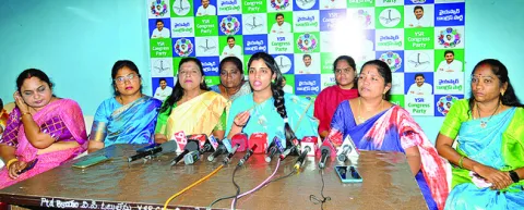 అబద్ధాల ప్రచారమేంటి లోకేష్‌? 