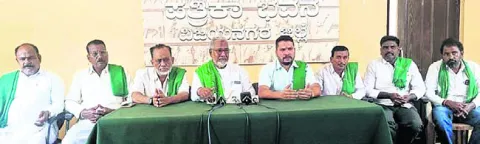 రైతుల హామీలు తుంగలో తొక్కారు 