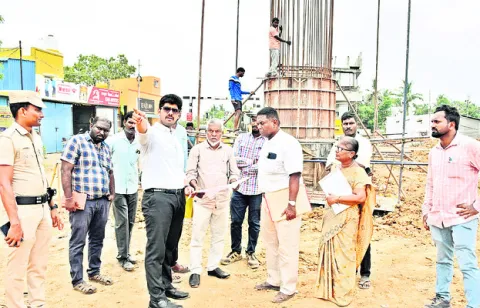 మోడల్‌ స్కూలు పనుల పరిశీలన 