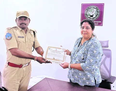 ఉత్తమ ప్లాంటేషన్‌ వాచర్‌గా సాయికిరణ్‌