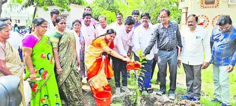 జిల్లా వైద్య, ఆరోగ్య అధికారి డాక్టర్‌ ఎస్‌.శర్మిష్ట 