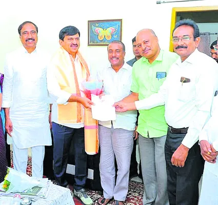 బదిలీలు, పదోన్నతులు చేపట్టండి
