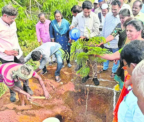 ఎన్టీఆర్‌ జిల్లా కలెక్టర్‌ లక్ష్మీశ 