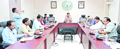 పరీక్ష కేంద్రాలకు అరగంట ముందుగానే రావాలి 