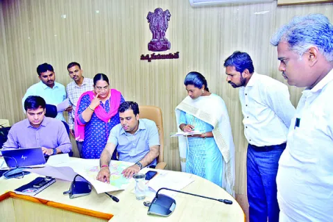 జిల్లాలో ఐదు పారిశ్రామిక హబ్‌లు