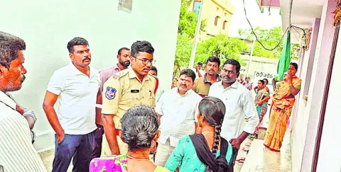 తాళం వేసిన ఇంట్లో చోరీ