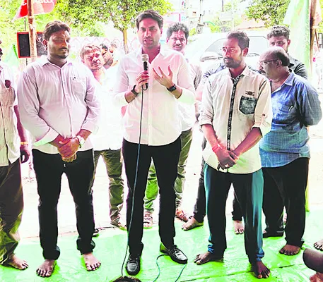 న్యాయమైన డిమాండ్లు పరిష్కరించాలి 
