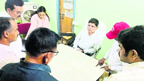 భూభారతి దరఖాస్తులపై సమీక్ష