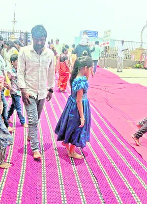 యాదగిరి కొండపై కార్పెట్‌లు, మ్యాట్‌లు