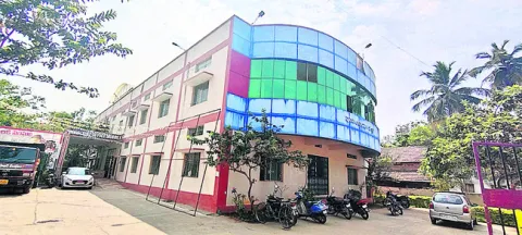 కాసులకా..? కార్యకర్తకా..? 