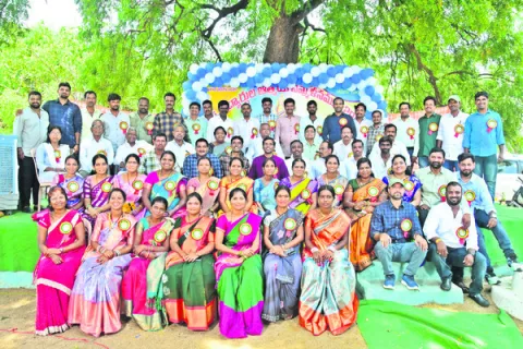 ● అ‘పూర్వ’ సమ్మేళనం