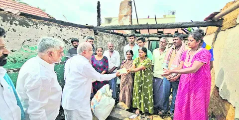 మైసూరులో 3 ఇళ్లు దగ్ధం 