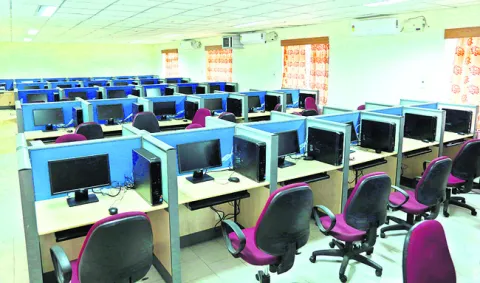నిమిషం ఆలస్యమైనా నో ఎంట్రీ