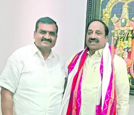 మంత్రి తుమ్మలను కలిసిన డీసీసీబీ చైర్మన్‌ శ్రీనివాస్‌రెడ
