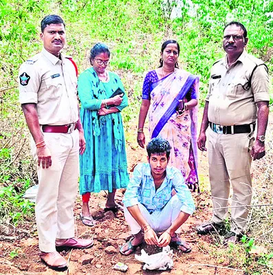 గంజాయి పీలుస్తున్న వ్యక్తి అరెస్ట్‌