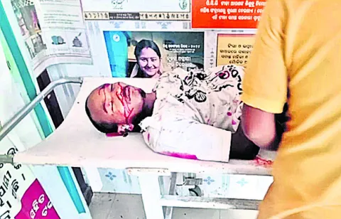 చంపాఘాట్‌ వద్ద రోడ్డు ప్రమాదం 