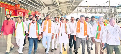 అత్యాధునిక వసతులతో రైల్వేస్టేషన్‌