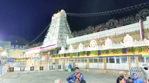 శ్రీవారి దర్శనానికి 16 గంటలు 
