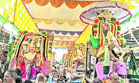 12 మంది పెరుమాళ్లకు గరుడ సేవ 