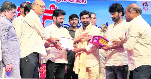 నరేందర్‌కు శ్రమశక్తి అవార్డు