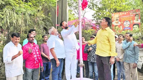 ‘కార్మిక హక్కులను    కాలరాస్తున్న ప్రభుత్వాలు’