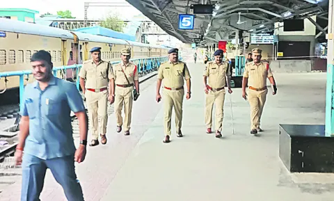 రైల్వే ఎస్పీ తనిఖీ 