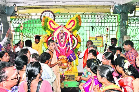 భద్రకాళి దేవాలయంలో ఎదుర్కోలు ఉత్సవం 
