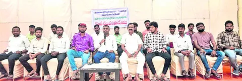 వ్యవసాయ కళాశాల తరలించొద్దు