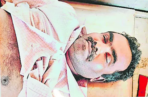 చెట్టు కూలి వ్యక్తి మృతి 