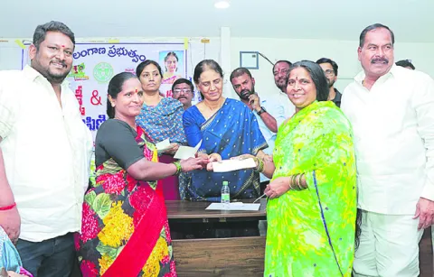 ప్రభుత్వ హామీలపై నిలదీస్తాం 