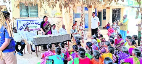 కార్మికులు చట్టాలపై అవగాహన పెంచుకోవాలి 
