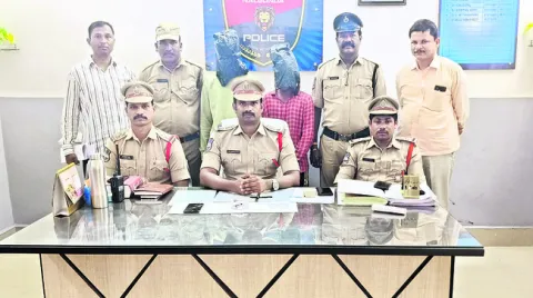 చోరీలకు పాల్పడుతున్న ఇద్దరు దొంగల అరెస్ట్‌