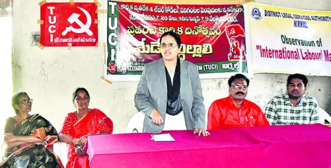 కార్మికులు హక్కుల కోసం పోరాడాలి