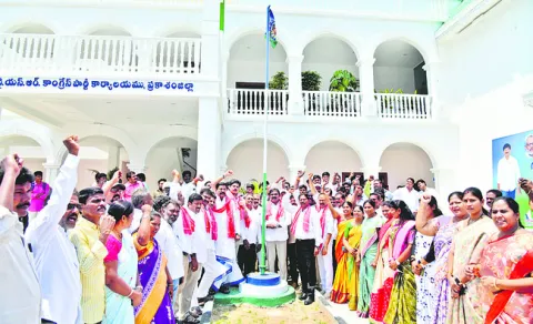 కార్మికుల పక్షపాతి.. వైఎస్‌ జగన్‌ 
